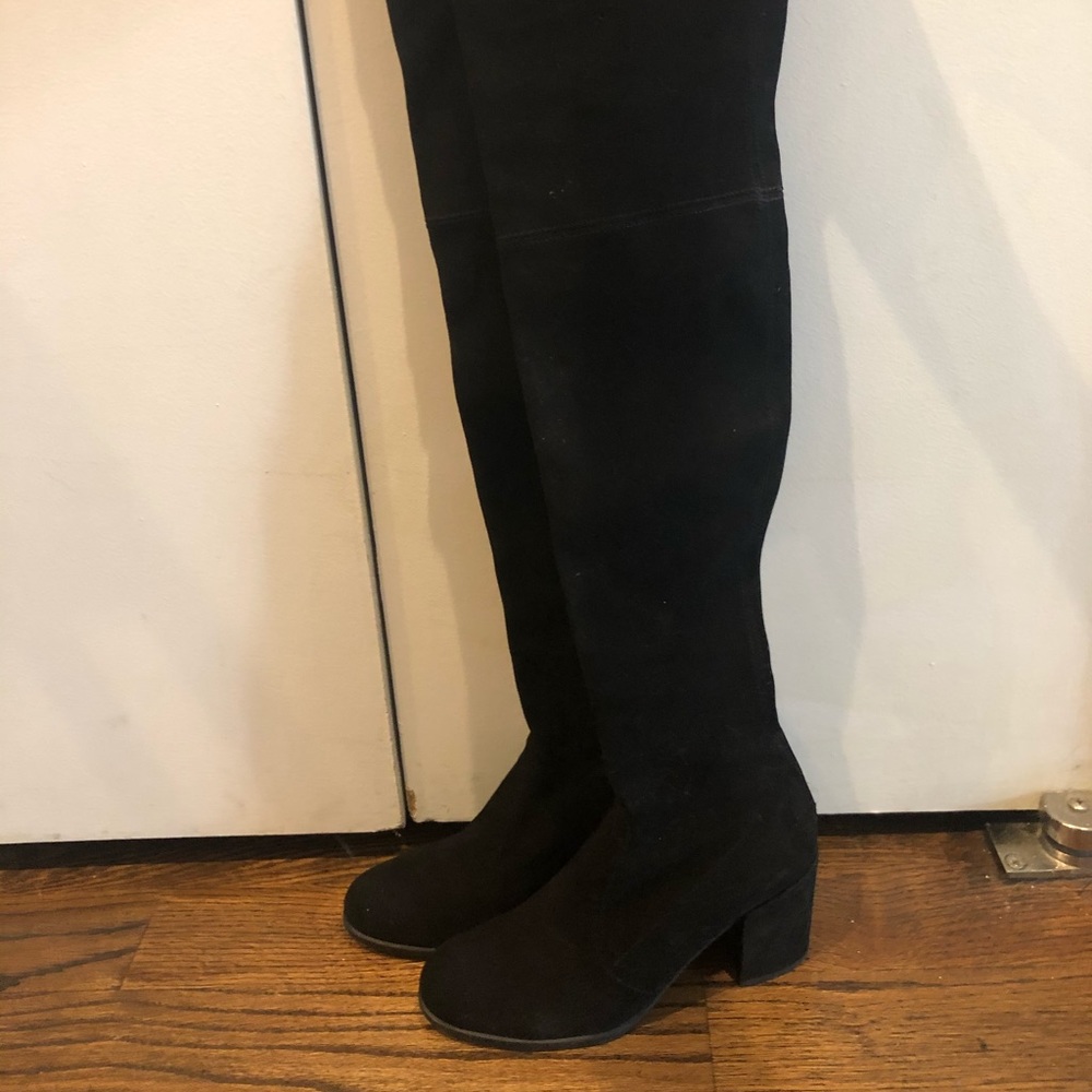 Stuart Weitzman Tieland in black suede